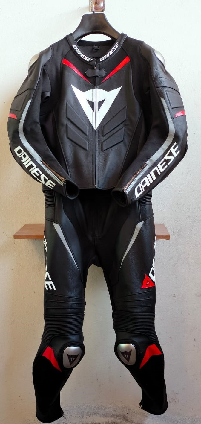 RED BLACK SUPER SPEED D1 MOTORCYCLE LEATHER RACING SUIT TRACK RACING COWHIDE LEATHER SUIT FRONT