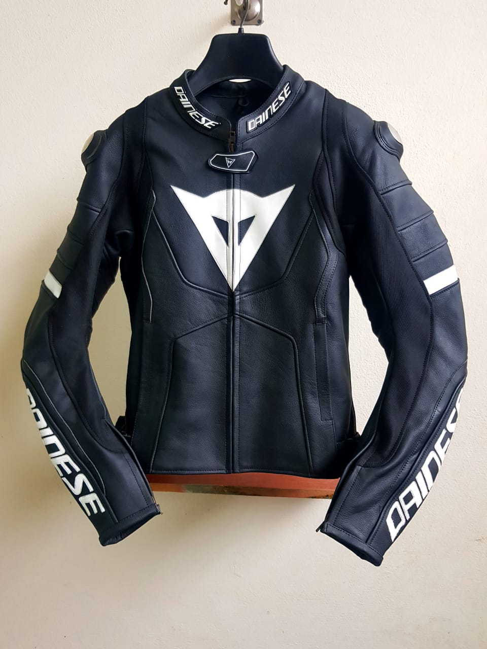 Custom jacket Black White Avro 4 CE Protected Motorcycle Cowhide Leather Racing Jacket Front